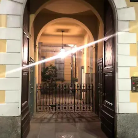 Giorgia'S Apartment - Piazza S. Alessandro - Duomo Daire *