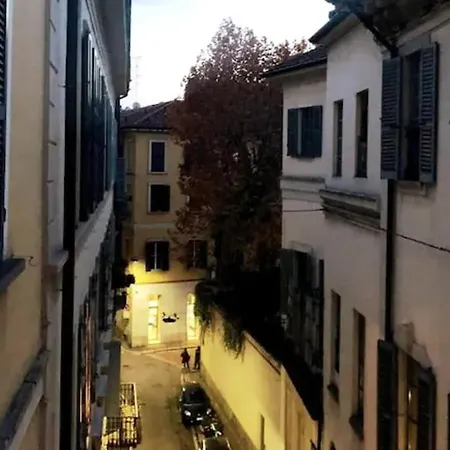 Daire Giorgia'S Apartment - Piazza S. Alessandro - Duomo *